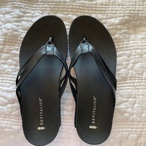 Revitalign Women’s size 6 sandals—NWOB